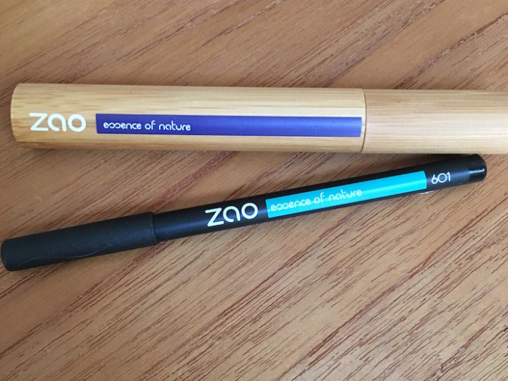 Maquillage ZAO : le crayon noir et le mascara